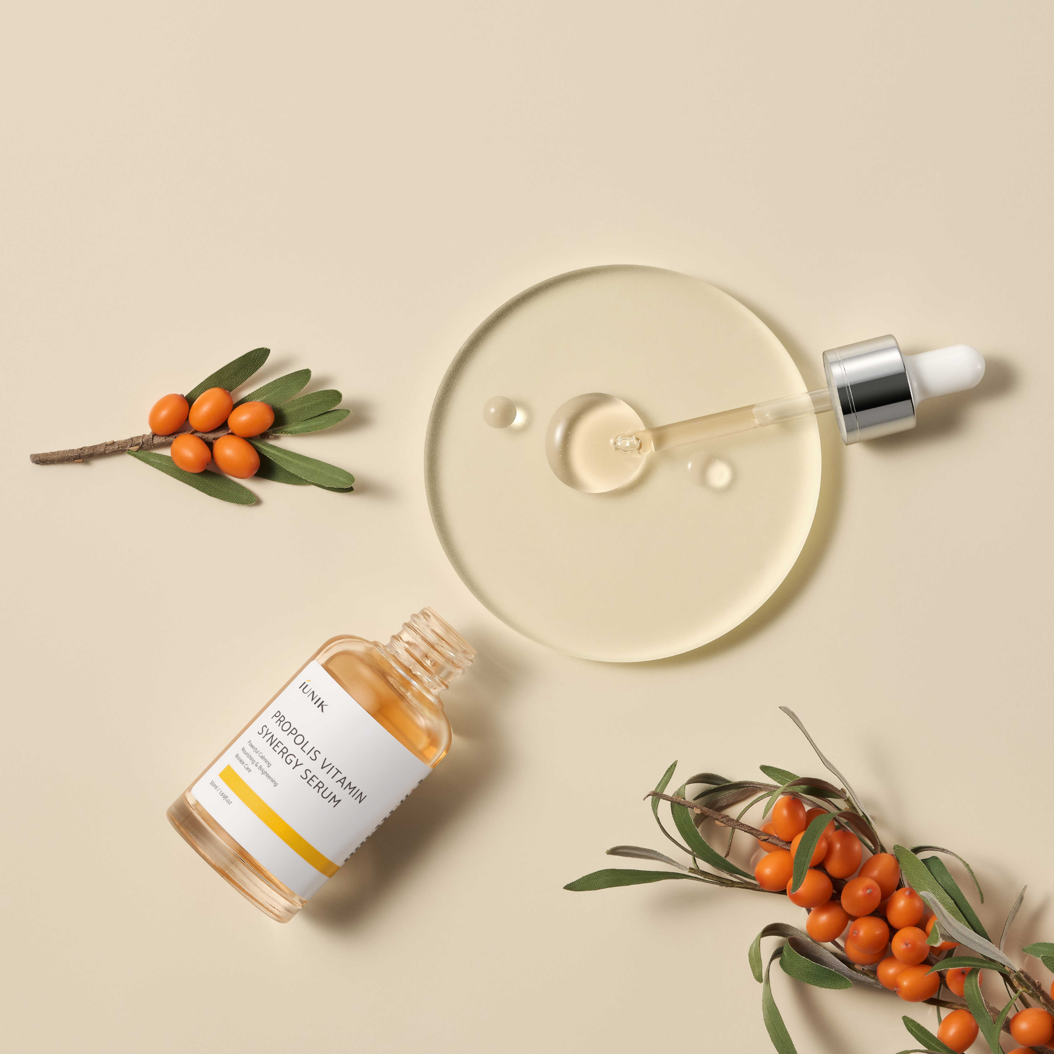 IUNIK Propolis Vitamin Synergy Serum (50ml) texture shot of the serum