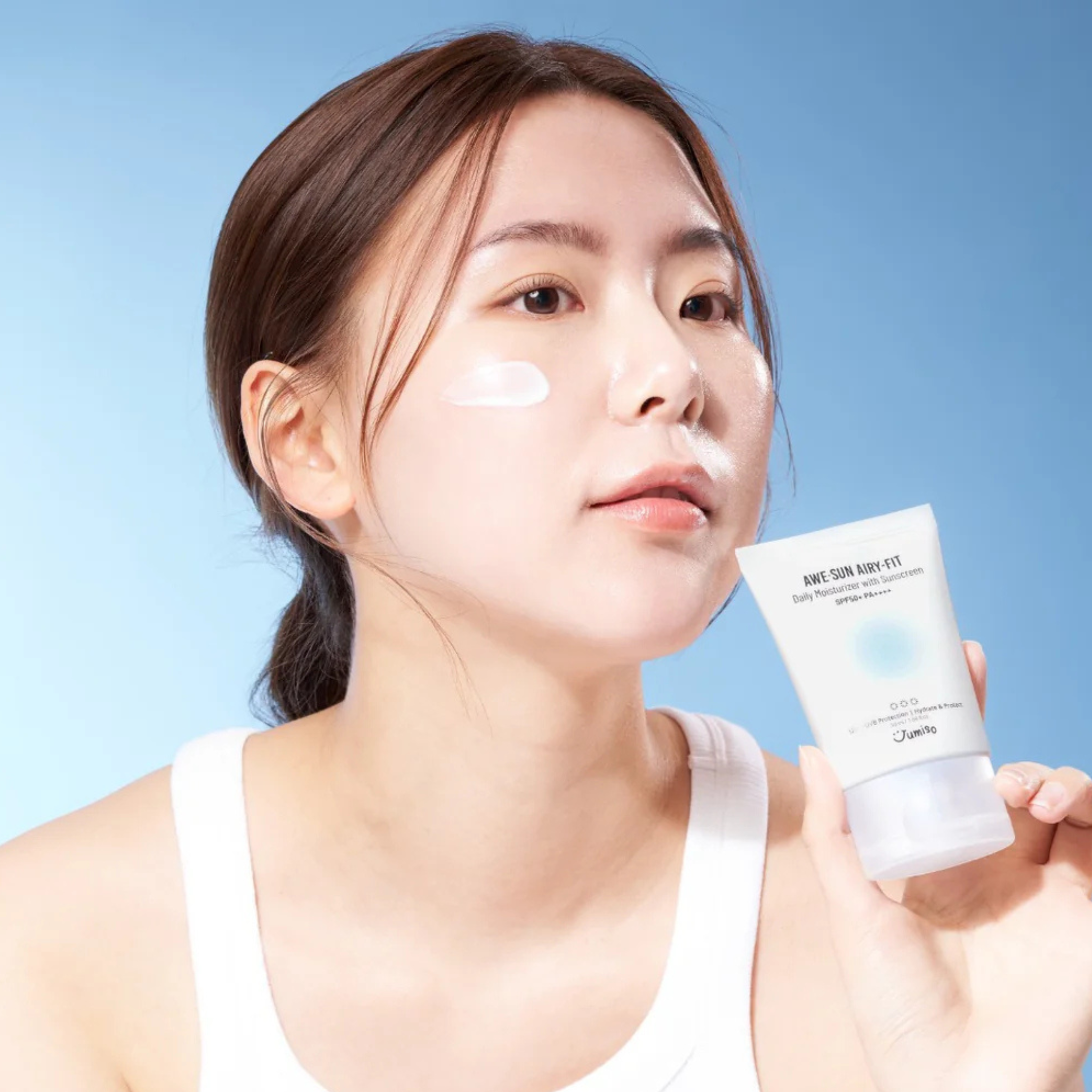 JUMISO Awe-Sun Airy-Fit Daily Moisturiser with Sunscreen SPF (50ml) on the face