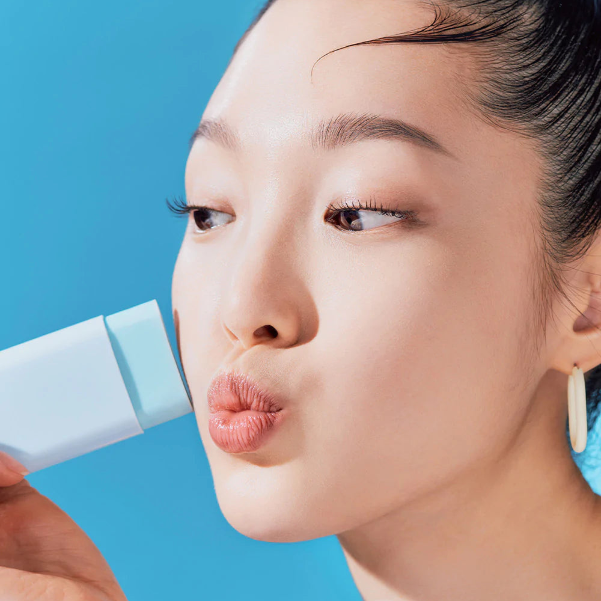 TOCOBO Cotton Soft Sun Stick SPF50+ PA++++ (19g) Model